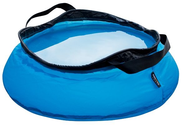 Blauwe Travelsafe Opvouwbare wasbak met water