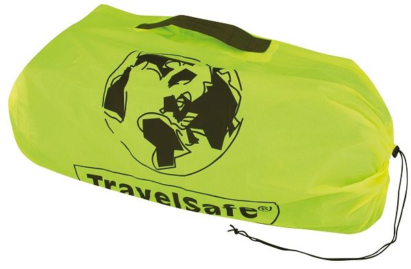 Liggende gele Travelsafe Backpack beschermhoes met inhoud